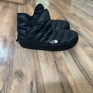 The North Face Black Quilted Footwear